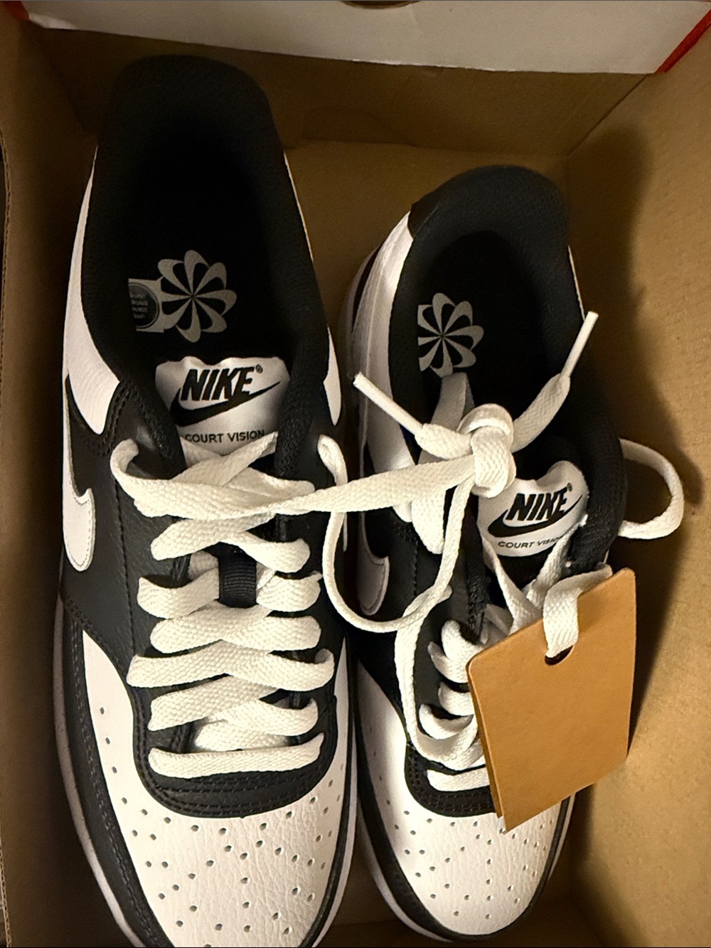 Nike Men’s Black and White Low-Top Sneakers - Picture 3 of 3